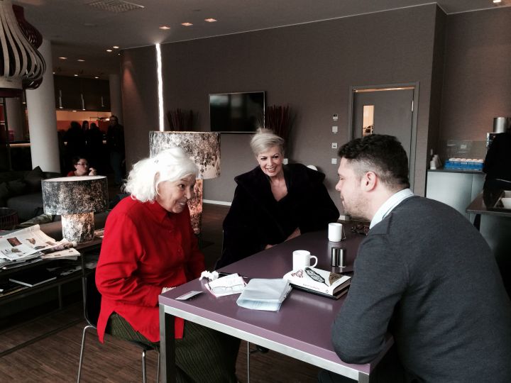 Coffee with the Egyptian author Nawal El Saadawi, the Danish author Suzanne Brøgger and the artistic director of Stockholm Literature Stefan Ingvarsson.